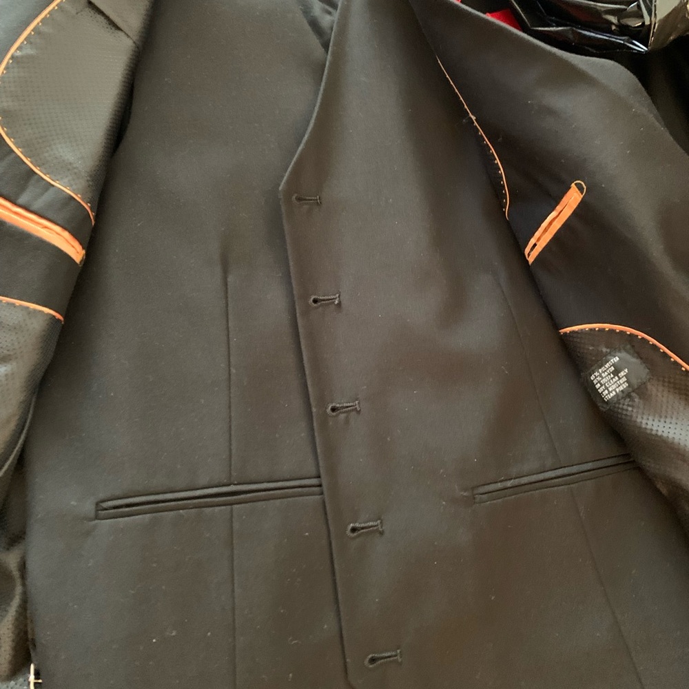 Suits - Picture 4 of 4